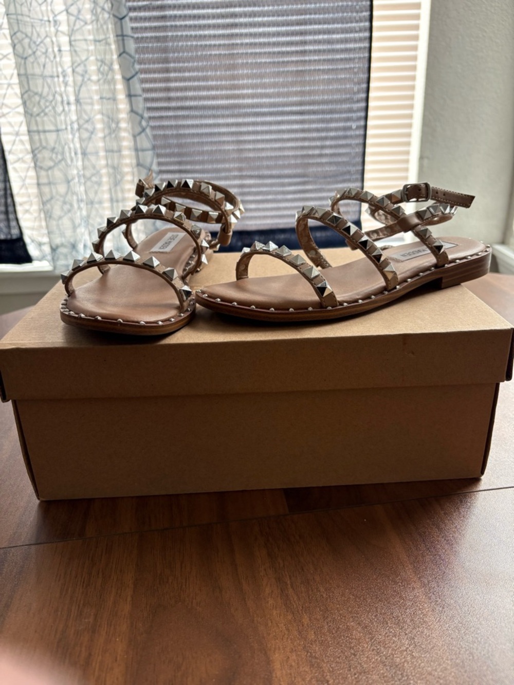 Steve Madden Brown Studded Strappy Flat Sandals in Size 5